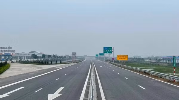 Tạm dừng khai thác một số đoạn tuyến, phục vụ khánh thành cao tốc qua Thanh Hóa, Nghệ An