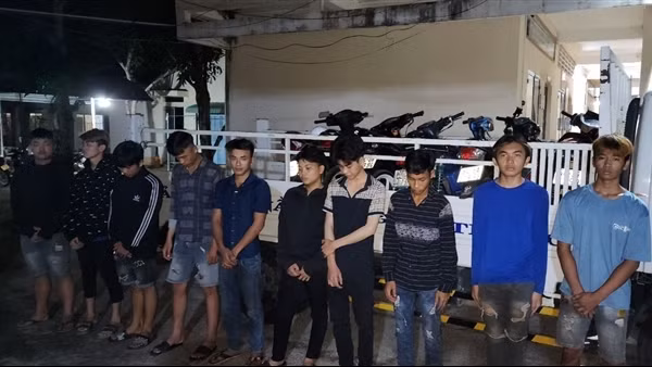 Xử lý nhóm thanh niên đua xe và cổ vũ đua xe trái phép
