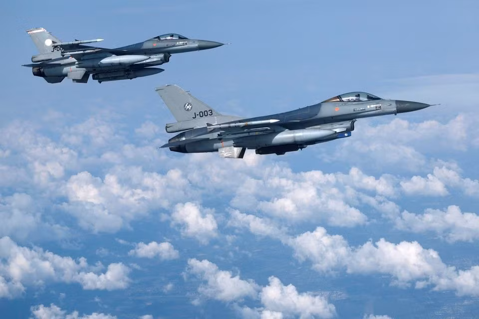 Mỹ chấp thuận chuyển máy bay F-16 từ hai nước NATO cho Ukraine -0