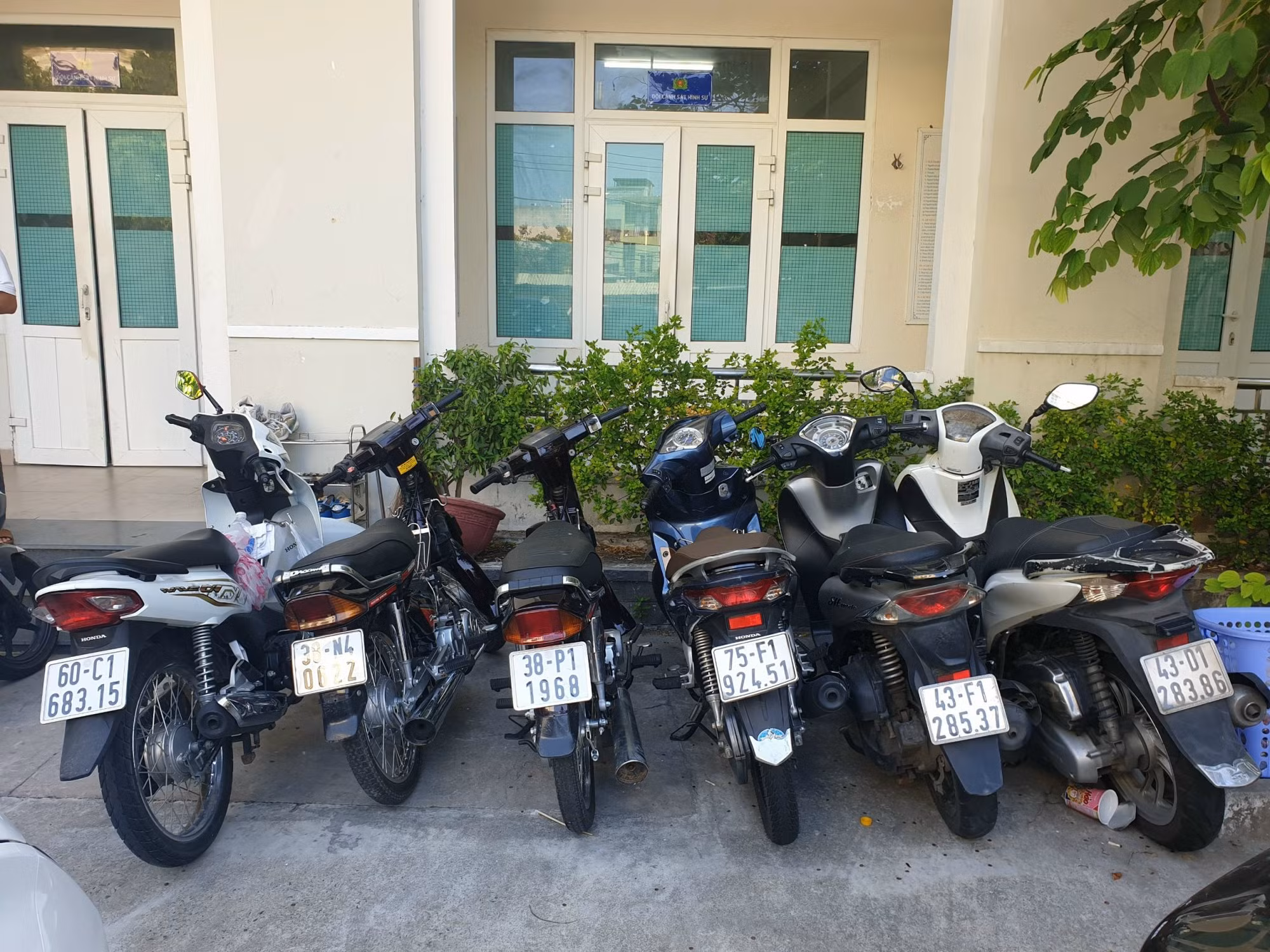 Bắt nhóm dối tượng trộm hàng chục xe máy dọc Quốc lộ 1A -0