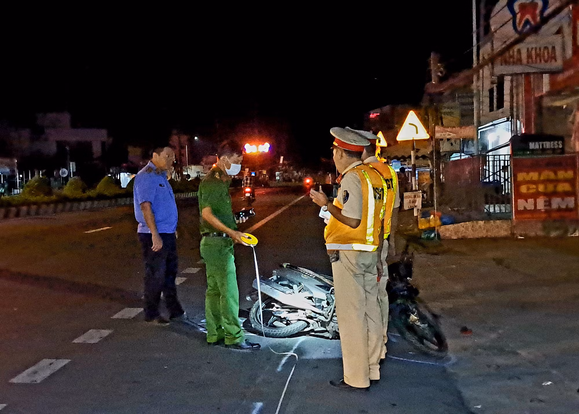 Đang đi bộ, người phụ nữ bị xe máy tông tử vong -0