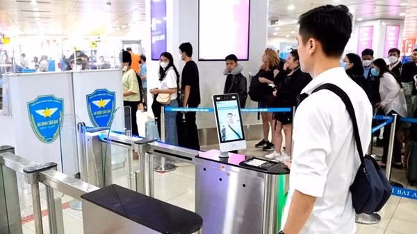 Chính thức sử dụng VNeID với khách làm thủ tục đi máy bay