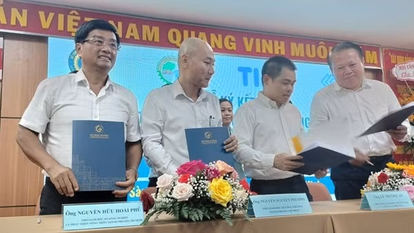 Ký kết hợp tác chương trình “1.000 câu chuyện sản phẩm OCOP”
