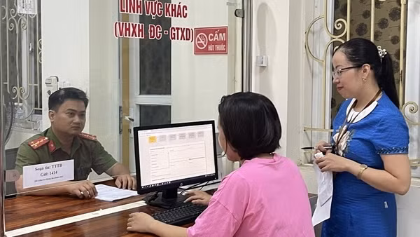 Người dân hưởng nhiều lợi ích từ 2 nhóm dịch vụ công liên thông ở Hà Nam