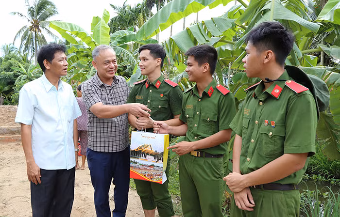 Những căn nhà ấm áp nghĩa tình -0