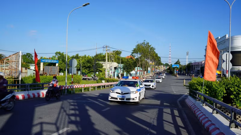 CSGT Công an các tỉnh, thành ra quân tổng kiểm soát xe khách và container -0