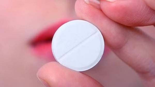 Tự uống thuốc phá thai mua trên mạng, cô gái trẻ suýt tử vong