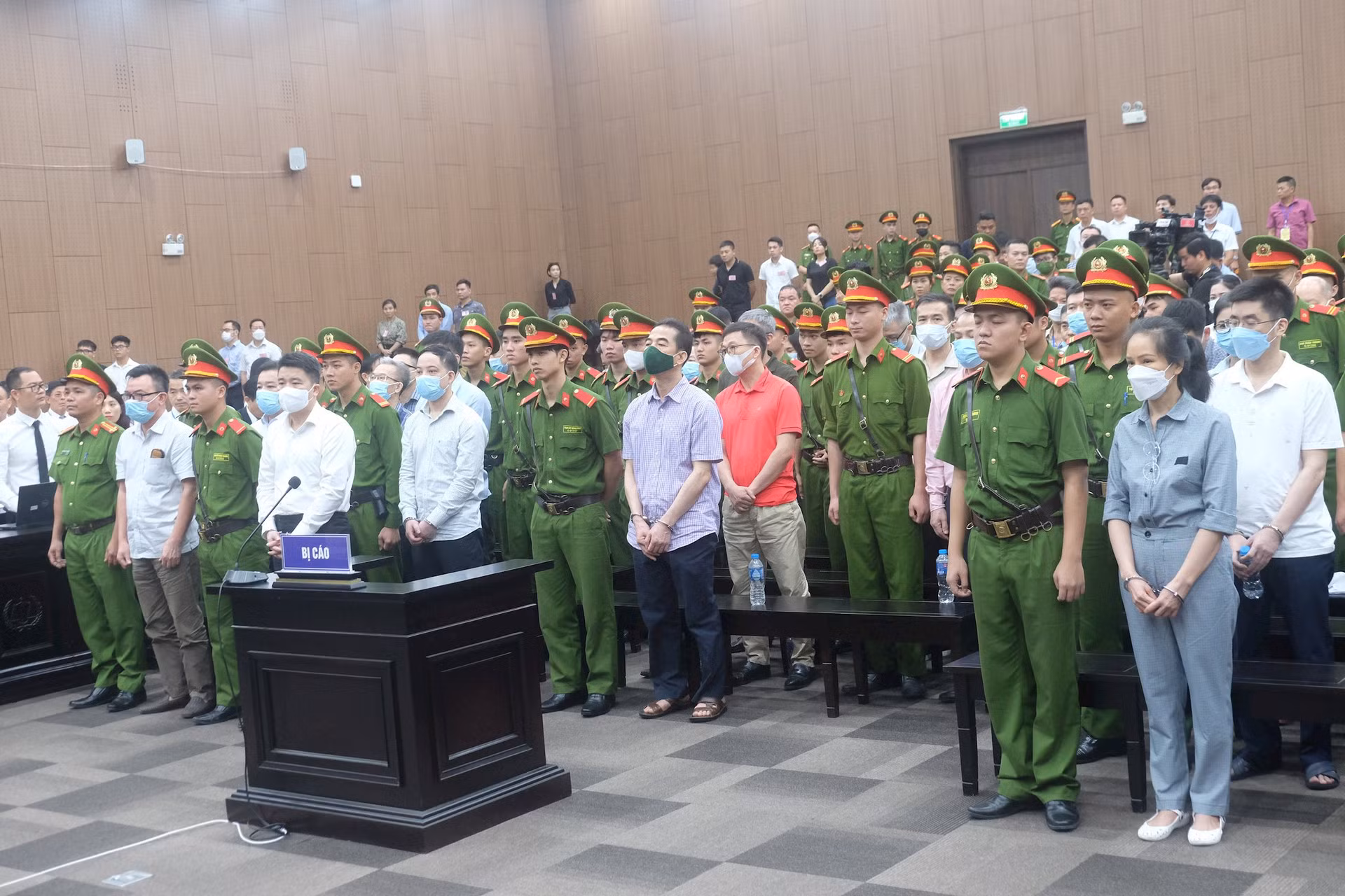 16 bị cáo kháng cáo xin giảm nhẹ hình phạt, 2 bị cáo kêu oan trong vụ án “chuyến bay giải cứu” -0