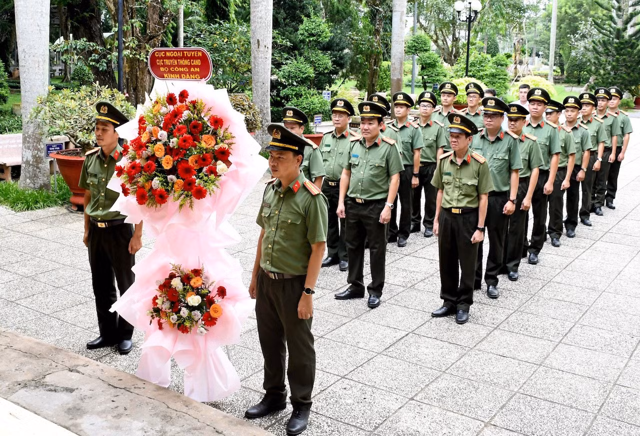 Cục Ngoại&nbsp;tuyến và Công an tỉnh Trà Vinh tổ chức nhiều hoạt động chào mừng Ngày truyền thống -0