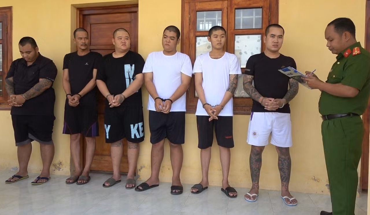 Bắt giam nhóm 6 đối tượng cưỡng đoạt tài sản -0