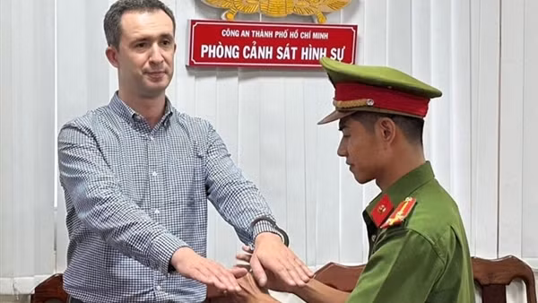 Bủa lưới cá mập “tín dụng đen” ngoại quốc