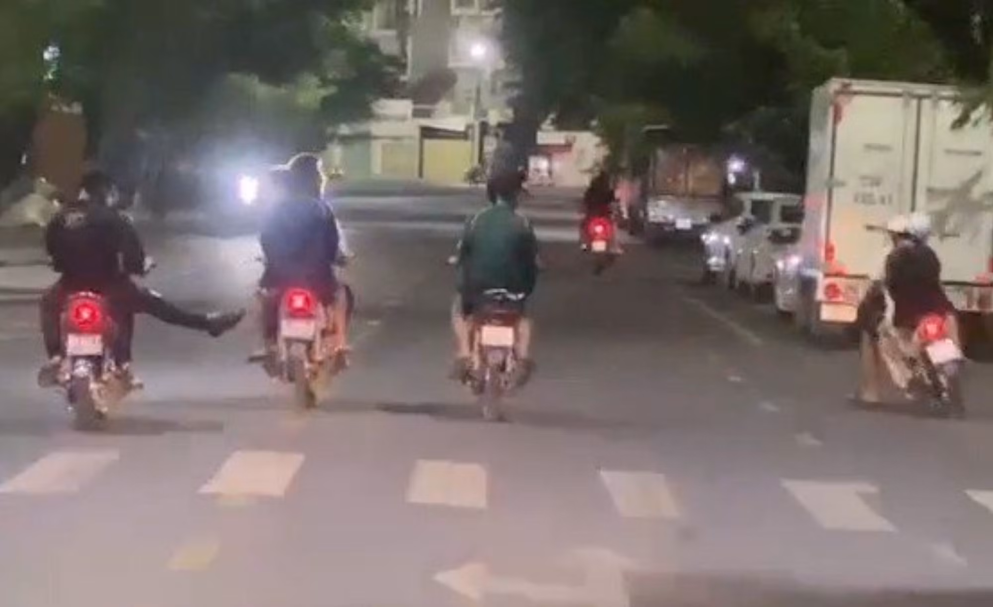 Xử lý nhóm thanh, thiếu niên đi mô tô càn quấy trên đường phố -0