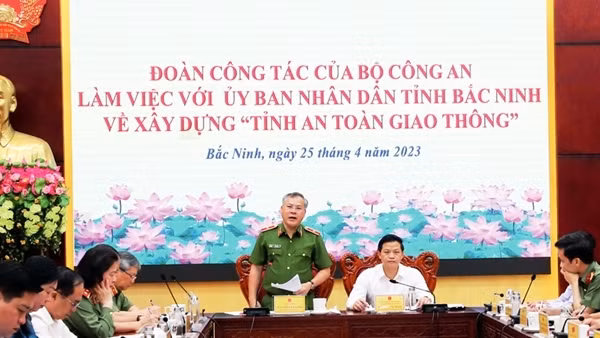 Xây dựng “Tỉnh an toàn giao thông”, chủ trương nhân văn của Bộ Công an