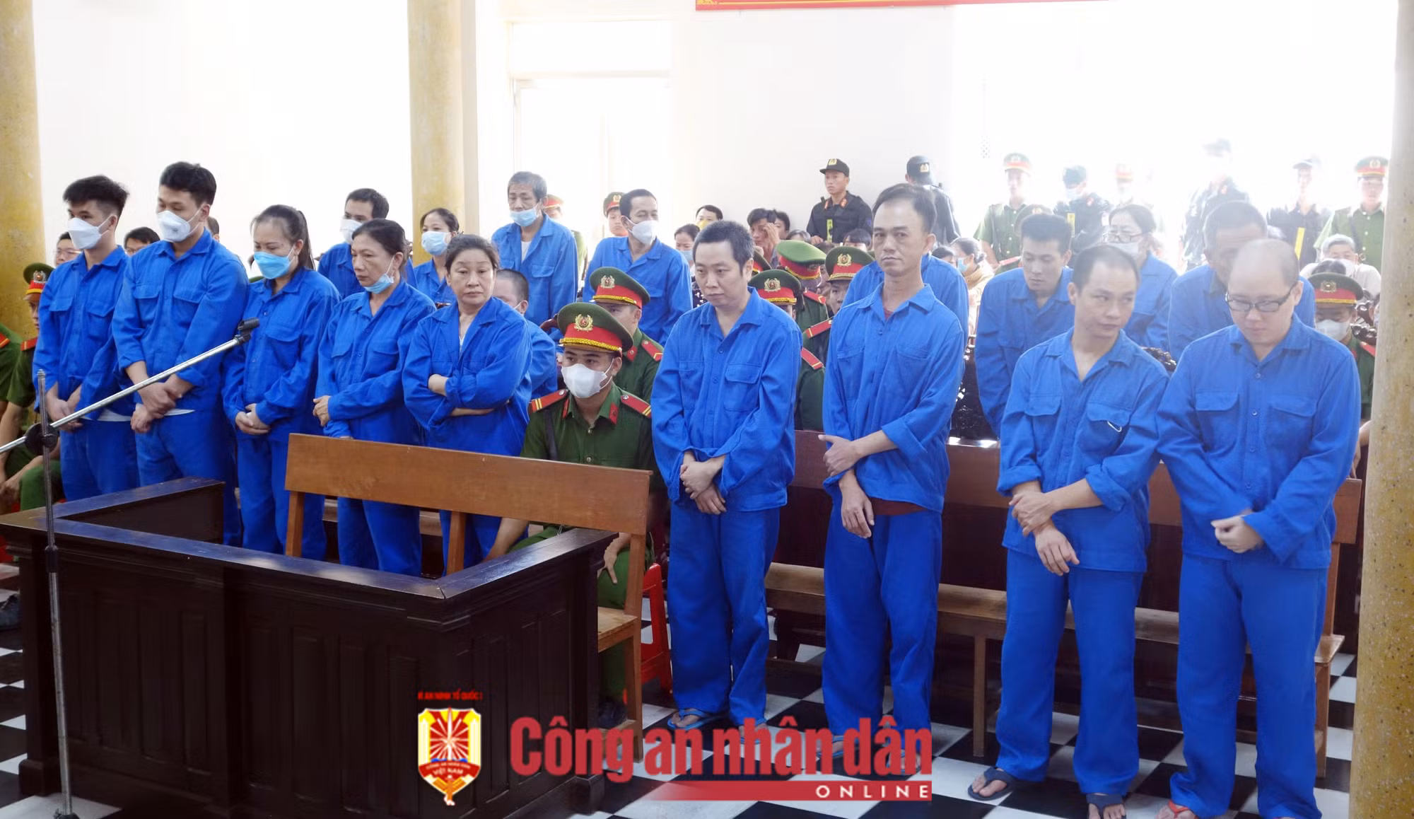 Trùm “buôn lậu” Mười Tường cùng 24 đồng bọn lĩnh án -0