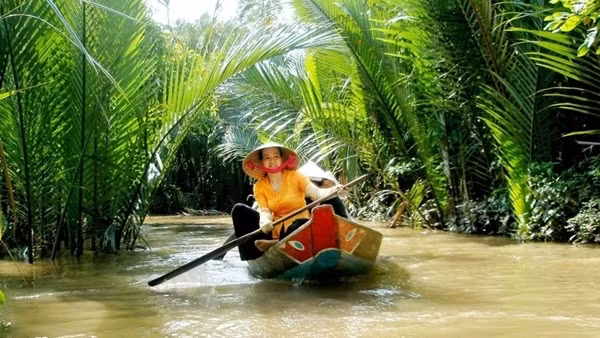 Cho hun một chút, em hai đừng phiền
