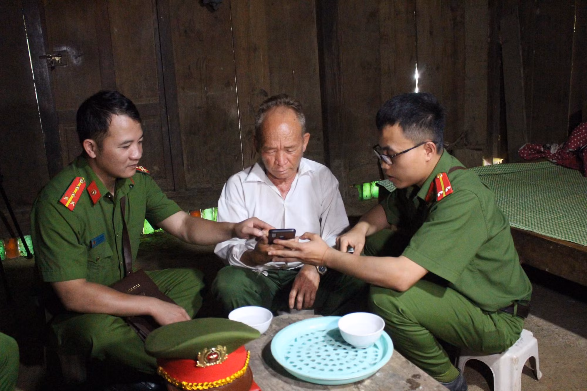 Trên quê hương 