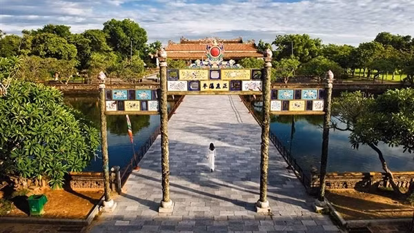 Miền Trung nắng như "đổ lửa", trời oi bức; Hà Nội đôi lúc có mưa