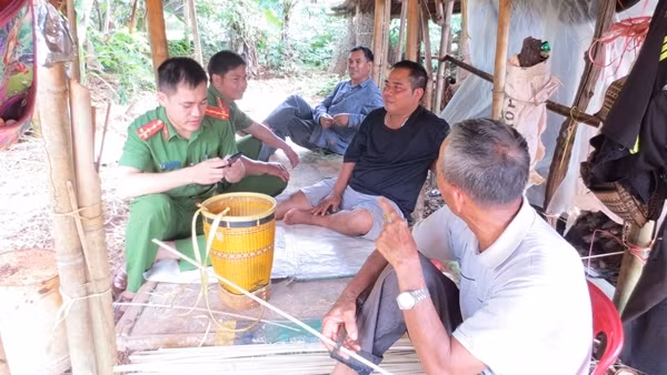 Khi Công an về với buôn làng