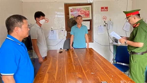 Trưởng trạm Y tế xã "ăn chặn" tiền của nhân viên y tế bản