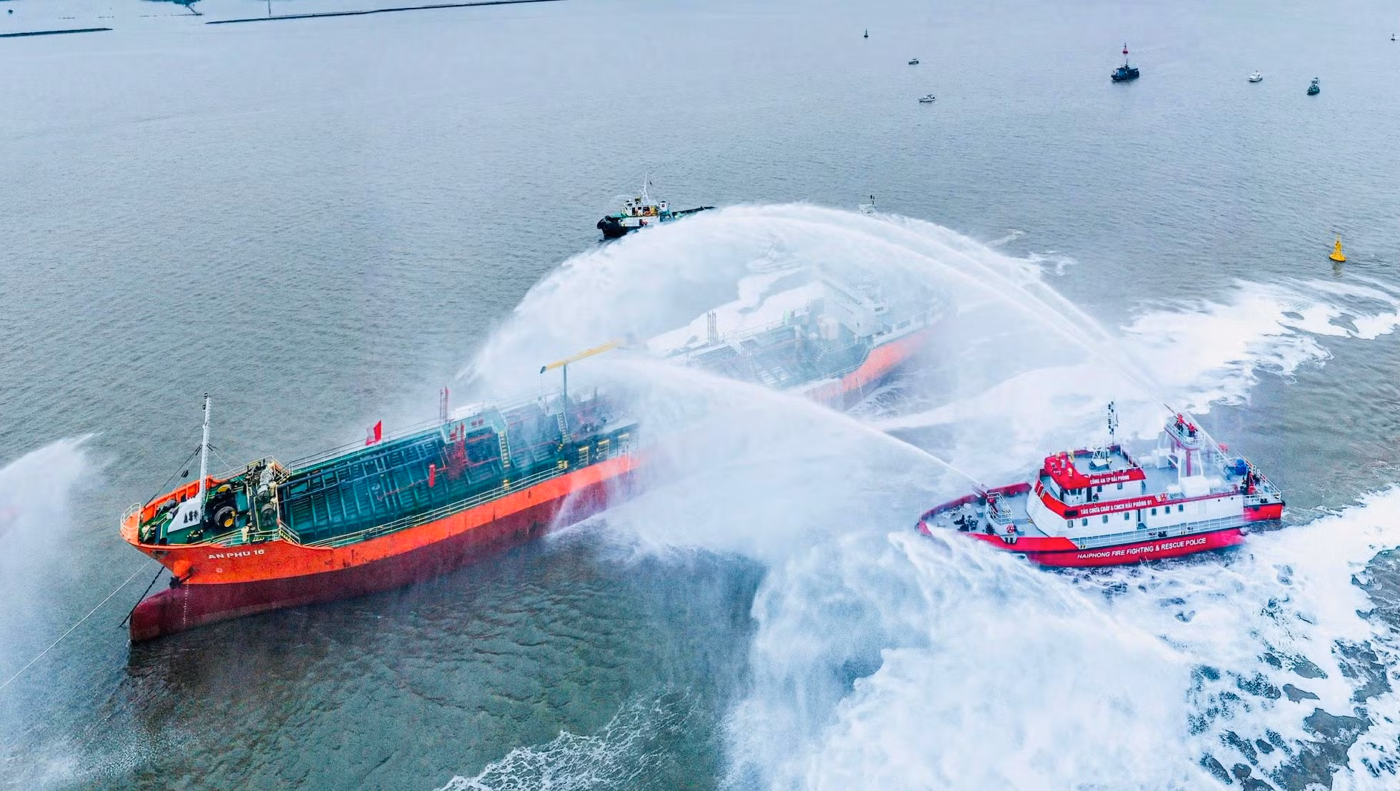 Chống giặc lửa nơi đầu sóng -0