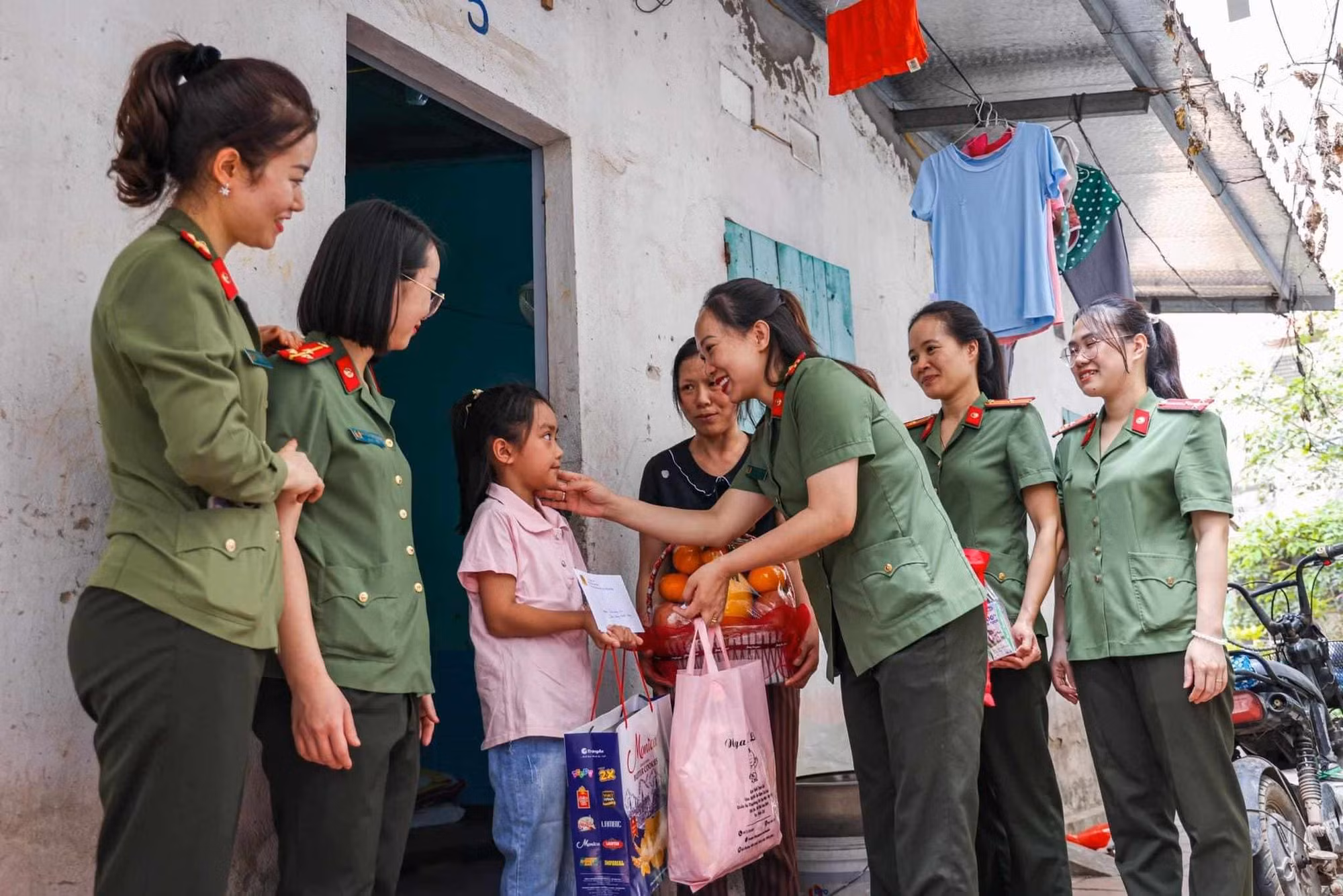 Ấm áp tình thương từ chương trình “Mẹ đỡ đầu” ở Vĩnh Phúc -0