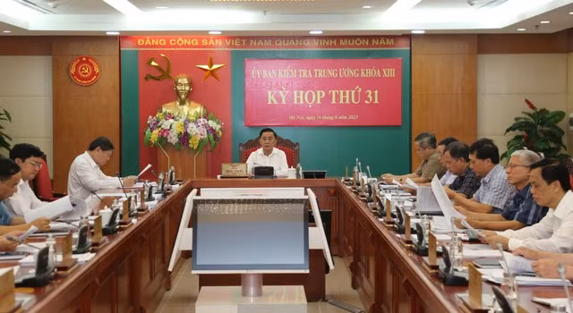 Đề nghị Bộ Chính trị xem xét kỷ luật Bí thư Tỉnh ủy Bến Tre, Phó Bí thư Thường trực Tỉnh ủy Đắk Nông -0
