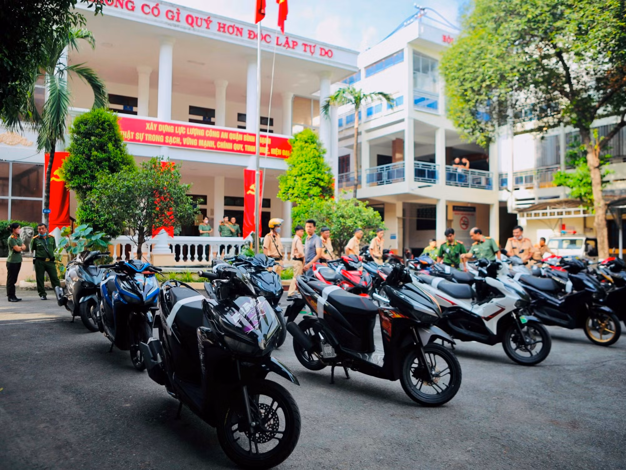 Thông tin chính thức về vụ 40 thanh thiếu niên tụ tập đua xe trên cầu Sài Gòn -0