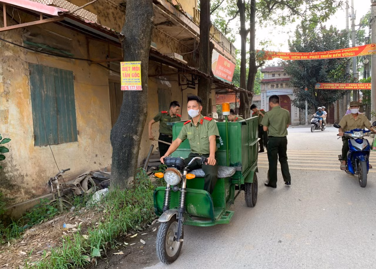 Hàng trăm học viên Trường Đại học Kỹ thuật-Hậu cần CAND xuống cơ sở 
