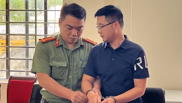 Khởi tố nhân viên ngân hàng lừa đảo, chiếm đoạt tài sản
