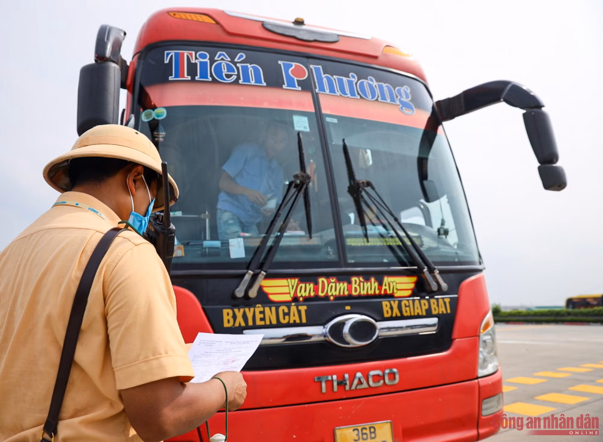 Cả loạt xe khách, container bị CSGT “tuýt còi” trên cao tốc -0