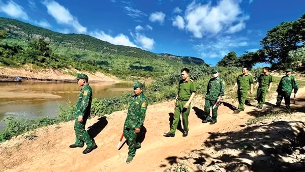 Ngủ giường “bà đẻ”,&nbsp; phá án... ma túy