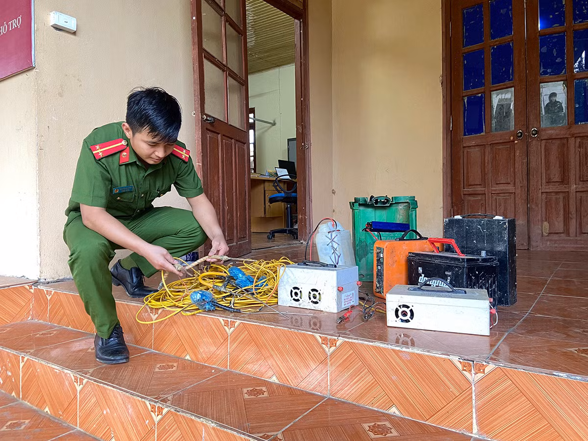 Lào Cai: Một số xưởng sơ chế giun đất xả thải gây ô nhiễm môi trường -0