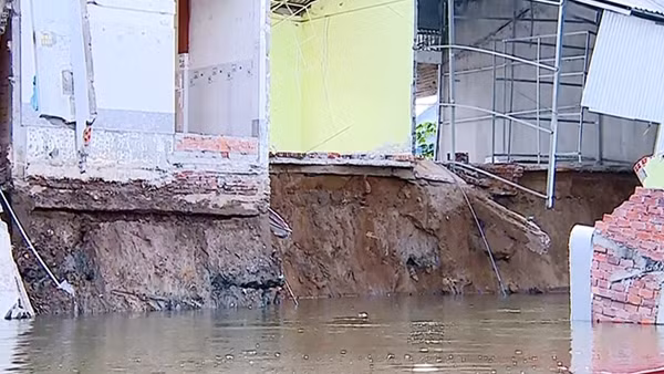 Cấp bách khắc phục sạt lở tại đồng bằng sông Cửu Long