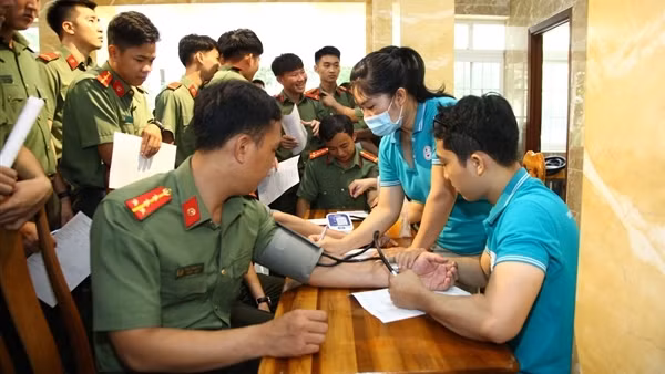 CBCS Cảnh vệ tích cực hiến máu cứu người