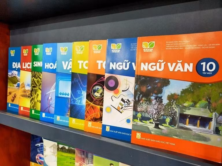 Sách giáo khoa không thể là hàng hóa thuần túy -0