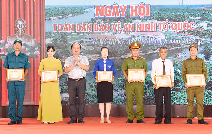 Nhân rộng phong trào toàn dân bảo vệ an ninh Tổ quốc ở tỉnh cực Nam Tổ quốc -2