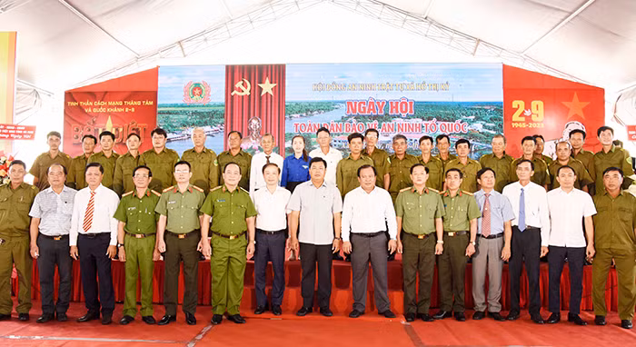 Nhân rộng phong trào toàn dân bảo vệ an ninh Tổ quốc ở tỉnh cực Nam Tổ quốc -0