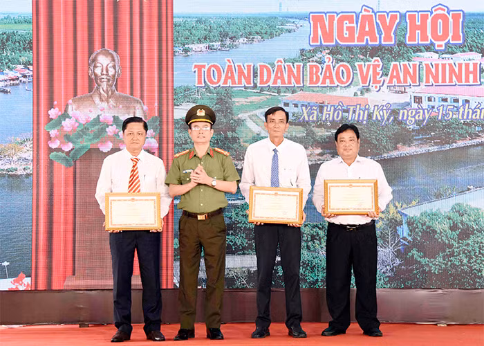 Nhân rộng phong trào toàn dân bảo vệ an ninh Tổ quốc ở tỉnh cực Nam Tổ quốc -0