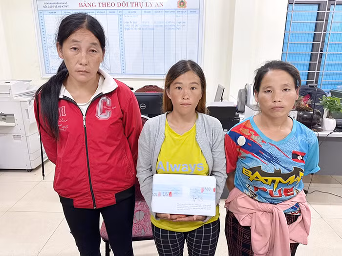 Đối tượng mua bán trái phép chất ma túy ở Vân Hồ ra tự thú -0