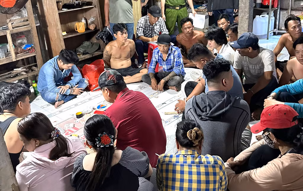 4 đối tượng tổ chức lắc tài xỉu bị khởi tố -0