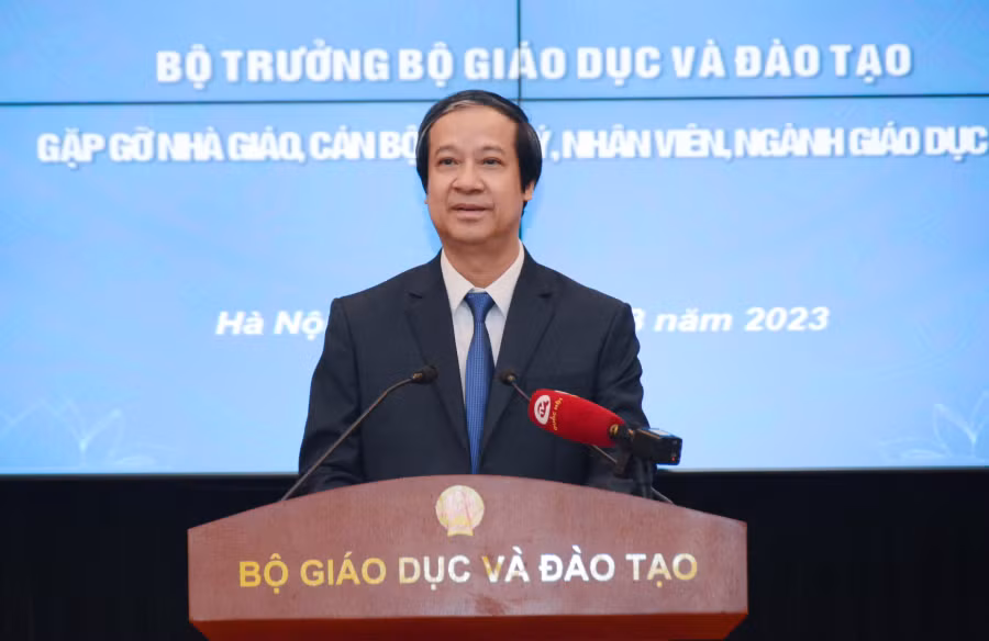 Giải đáp nhiều vấn đề "nóng" liên quan đến mức lương, tuổi nghỉ hưu của giáo viên