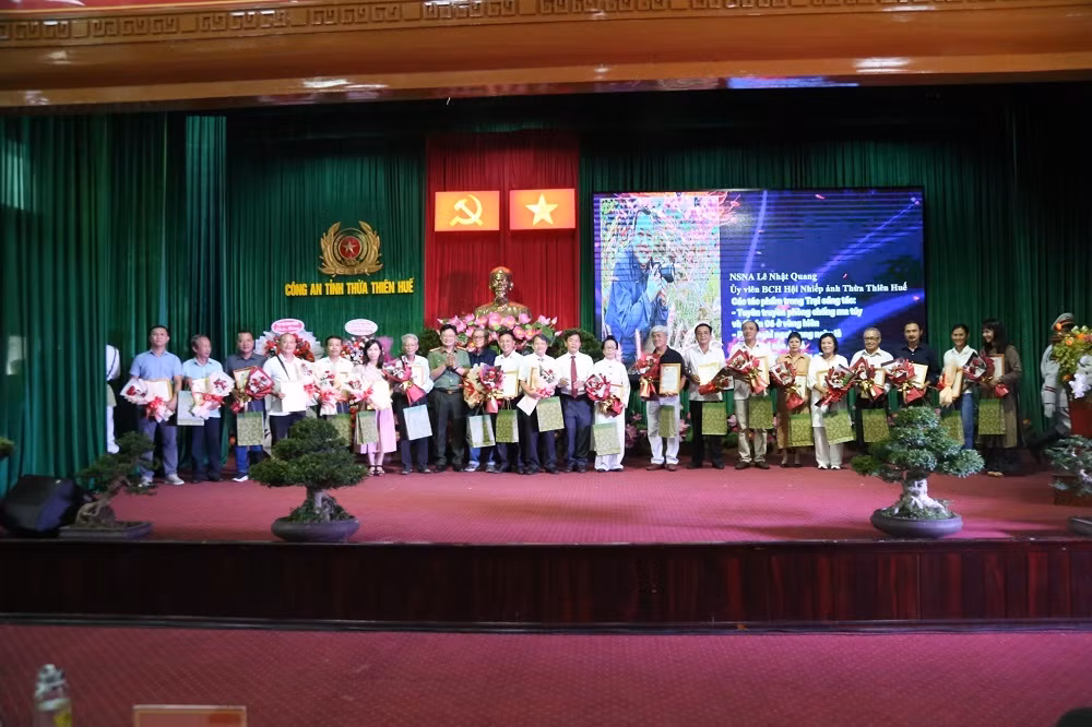 Bế mạc trại sáng tác văn học nghệ thuật “Công an Thừa Thiên Huế - Vì bình yên cuộc sống” -0