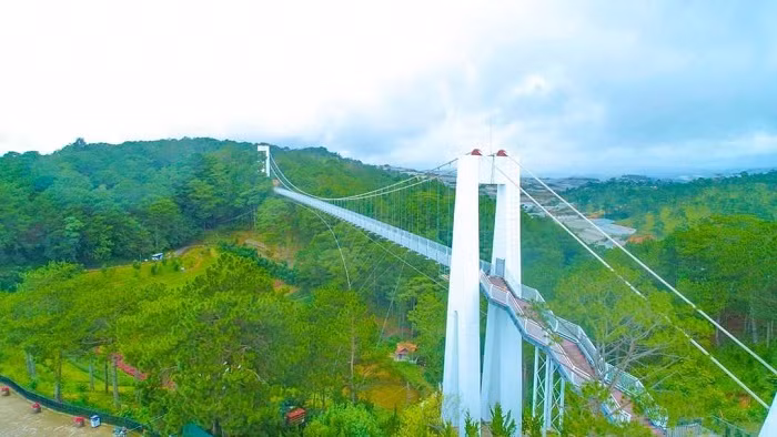 Cầu kính 7D ở Đà Lạt mở cửa đón khách -0
