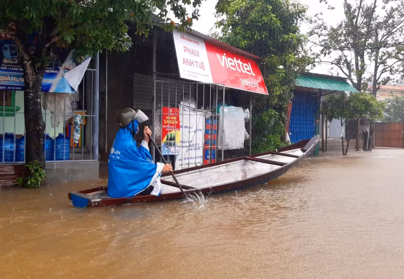 Mưa to kéo dài ở miền Trung, nhiều nơi ngập sâu -0
