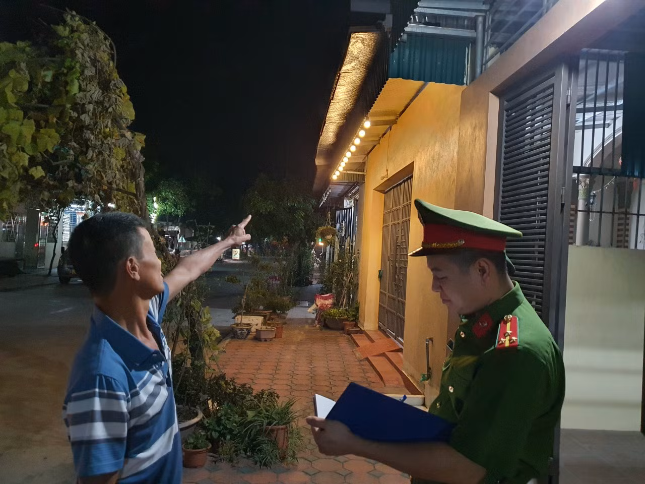 Hiệu quả từ mô hình “Thắp sáng đường quê - vận động nhân dân lắp đặt đèn điện chiếu sáng đảm bảo an ninh trật tự trước cửa nhà” -0