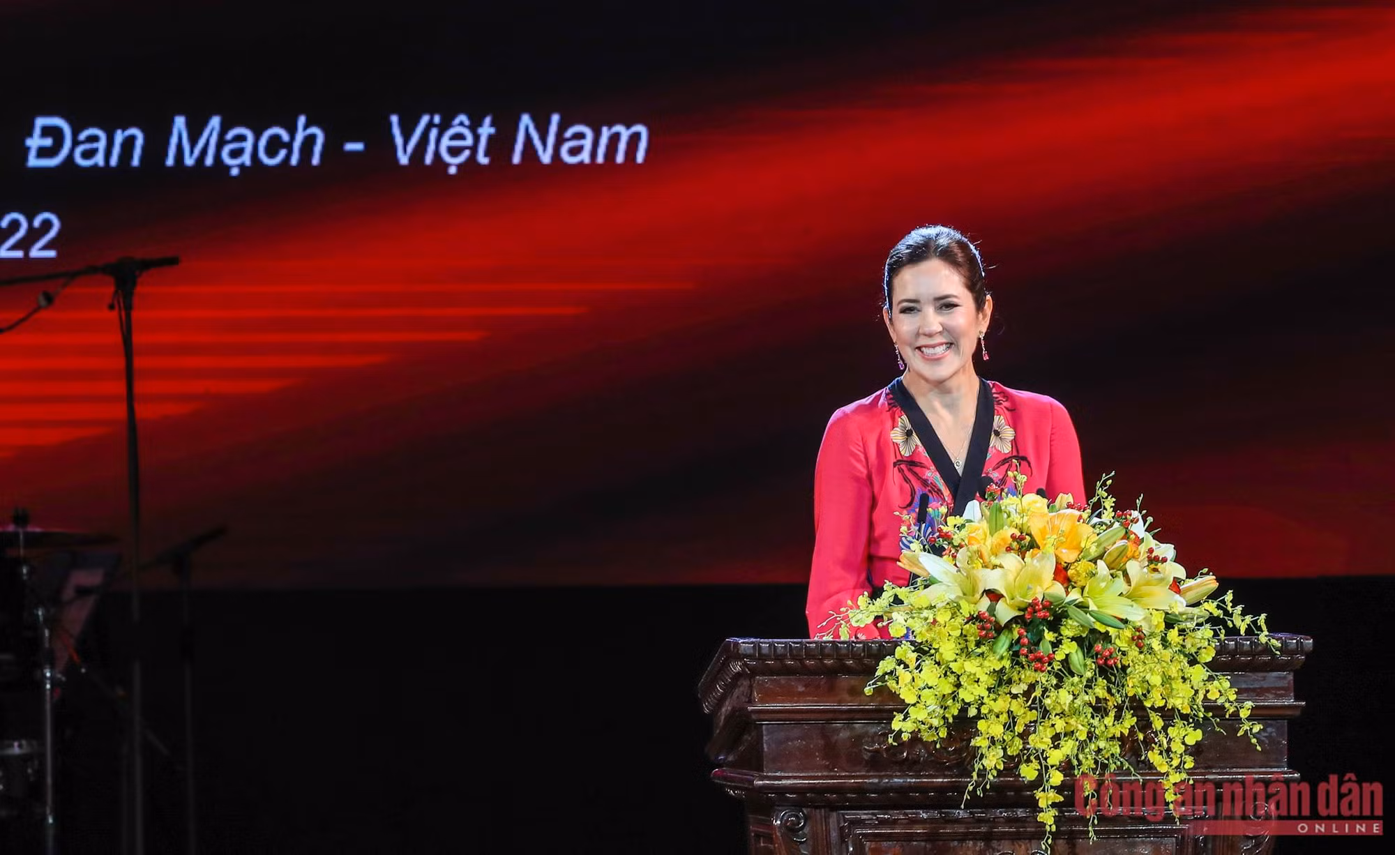 Biểu diễn nghệ thuật kỷ niệm 50 năm thiết lập quan hệ ngoại giao Việt Nam - Đan Mạch ảnh 2 Biểu diễn nghệ thuật kỷ niệm 50 năm thiết lập quan hệ ngoại giao Việt Nam - Đan Mạch -0