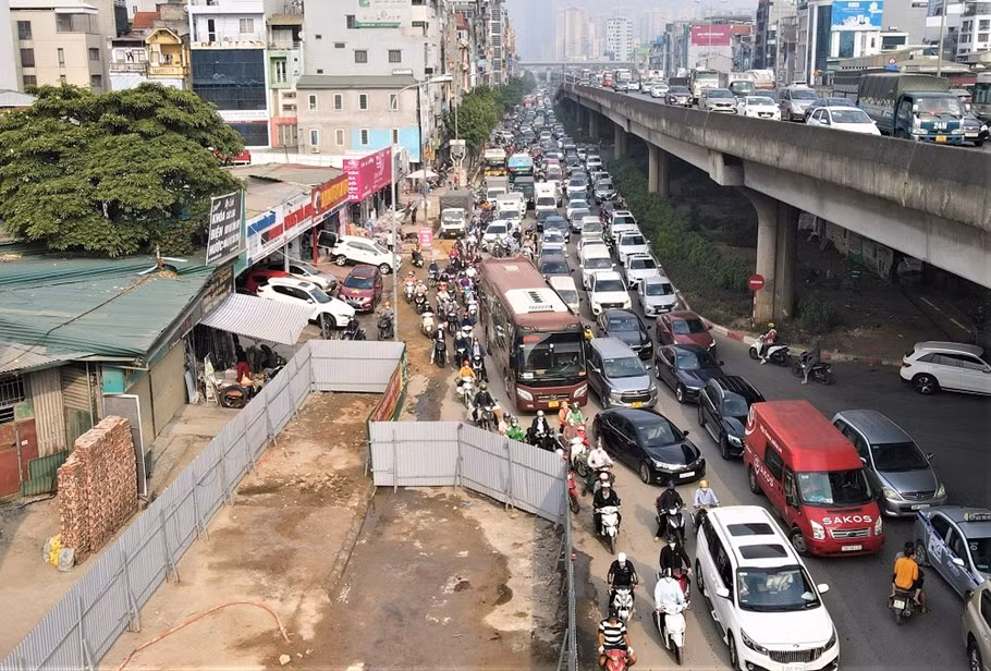 Khẩn trương khắc phục ùn tắc trên đường Nguyễn Xiển -0