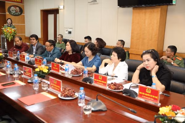 Cục Truyền thông CAND ký kết ghi nhớ hợp tác với Hội Nhà văn Việt Nam, Nhà hát Tuổi trẻ -0