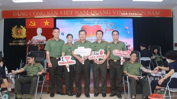 Cục Quản lý xuất nhập cảnh sôi nổi tham gia chương trình hiến máu tình nguyện