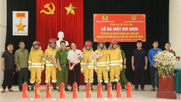 Phú Xuyên ra mắt mô hình “Tổ liên gia an toàn về phòng cháy, chữa cháy tại khu dân cư trên địa bàn thôn Giẽ Hạ, xã Phú Yên”